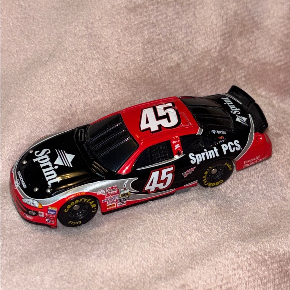 Vintage Hot Wheels Sprint PCS NASCAR #45 Kyle Petty Die Cast Toy Car 2001